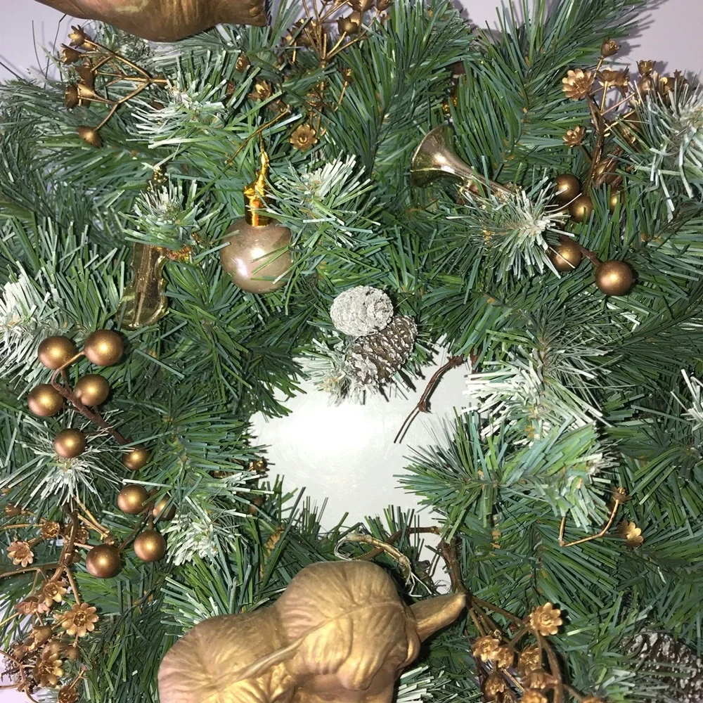 Vintage Holiday Garland Centerpiece